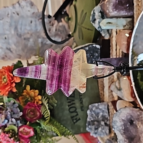 Beautiful Flourite Star Carving - Picture 8 of 12